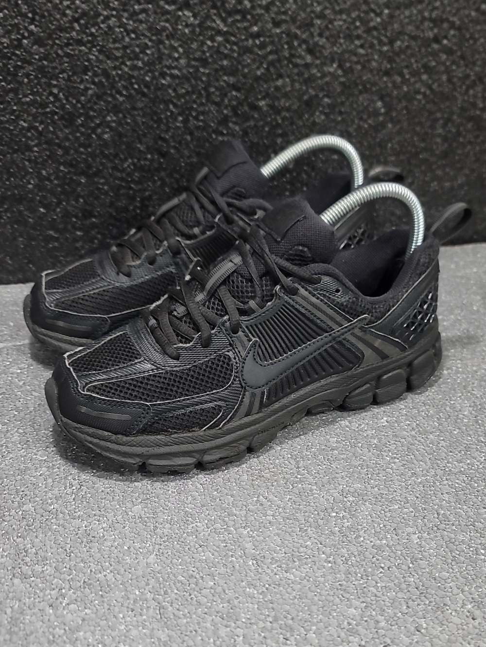 Nike Air Max Zoom Vomero 5 "Triple Black" Wmns 6.5 Fast Shipping